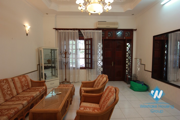Small house with lake view available for rent on Au Co street, Tay Ho, Hanoi, fully furnished.