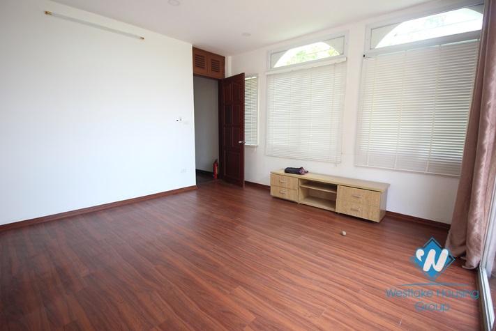 Small house with lake view available for rent on Au Co street, Tay Ho, Hanoi, fully furnished.