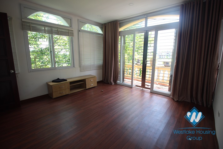 Small house with lake view available for rent on Au Co street, Tay Ho, Hanoi, fully furnished.