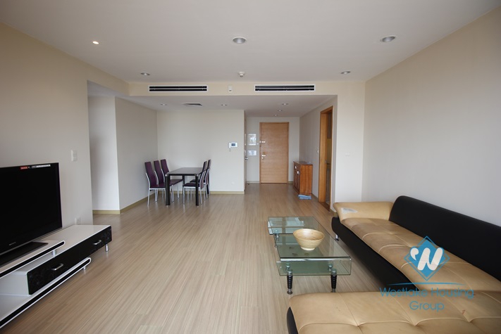 A large and nice apartment with 3 bebrooms for rent in the Sky City Tower, Lang Ha, Dong Da, Ha Noi