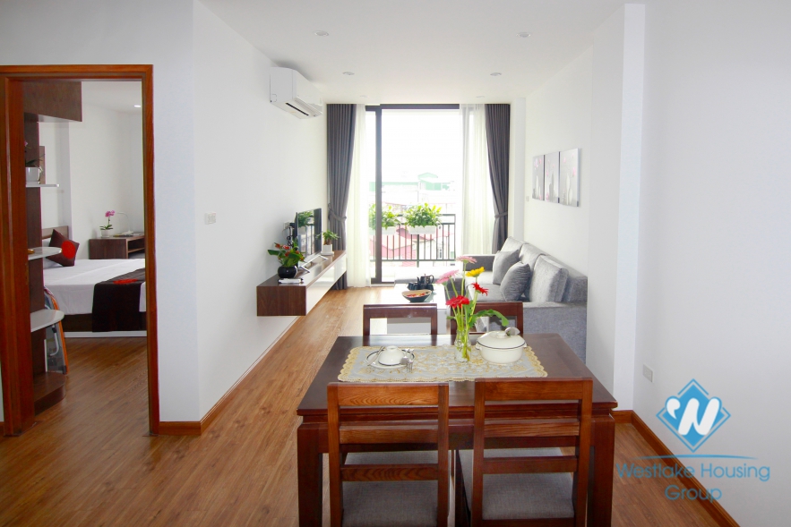 Modern , serrviced apartment for rent on Lieu Giai, Ba Dinh