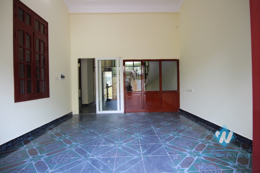 A house with lots of rooms for rent in Tay Ho