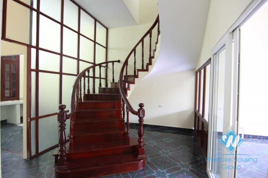 A house with lots of rooms for rent in Tay Ho