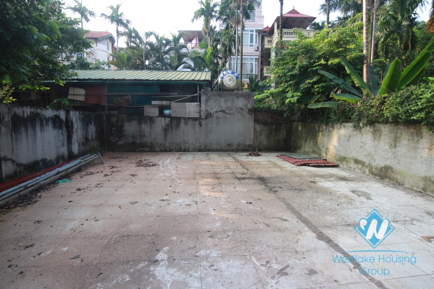 A house with lots of rooms for rent in Tay Ho