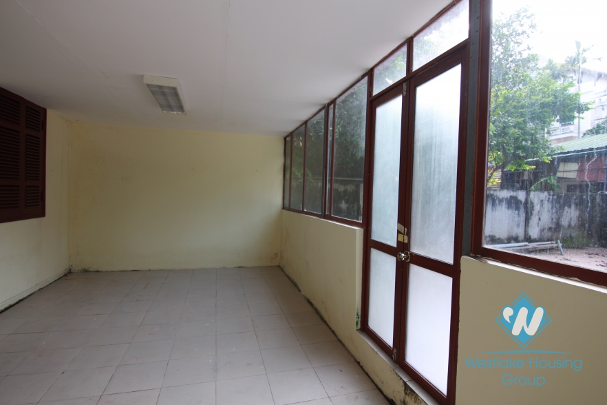 A house with lots of rooms for rent in Tay Ho