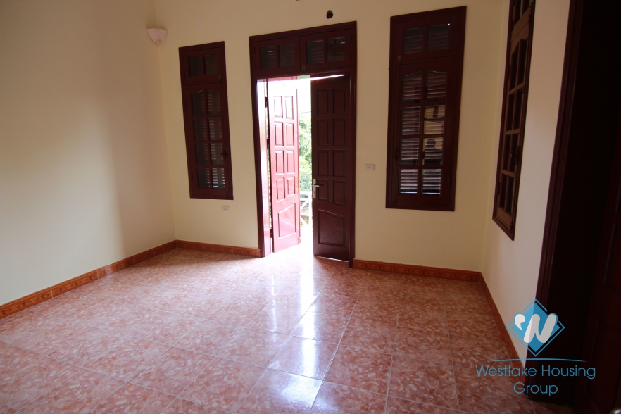 A house with lots of rooms for rent in Tay Ho