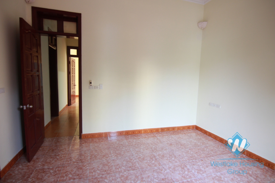 A house with lots of rooms for rent in Tay Ho