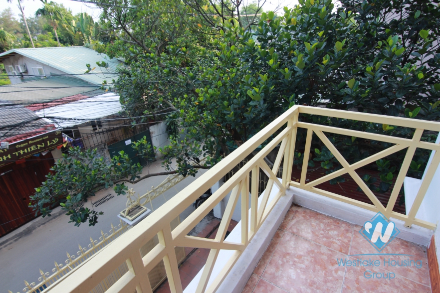 A house with lots of rooms for rent in Tay Ho