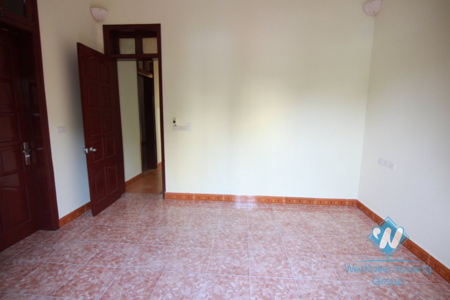 A house with lots of rooms for rent in Tay Ho
