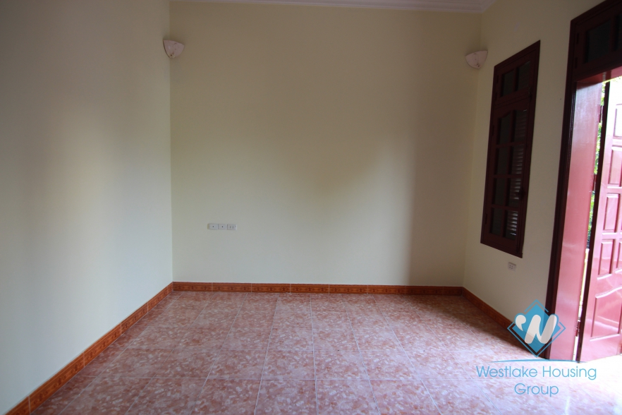 A house with lots of rooms for rent in Tay Ho