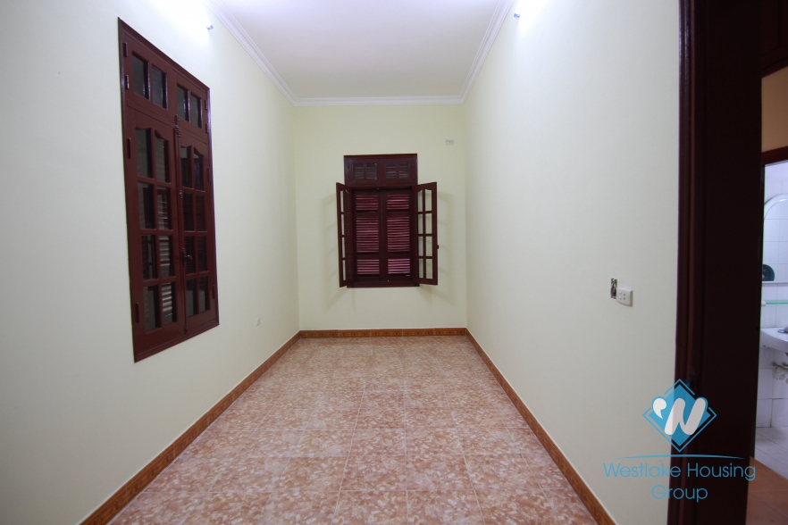 A house with lots of rooms for rent in Tay Ho