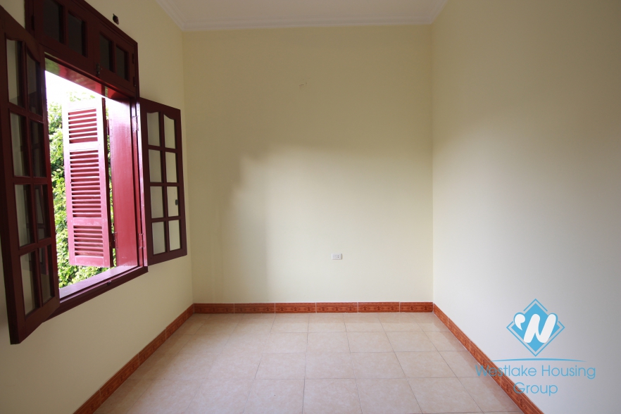 A house with lots of rooms for rent in Tay Ho