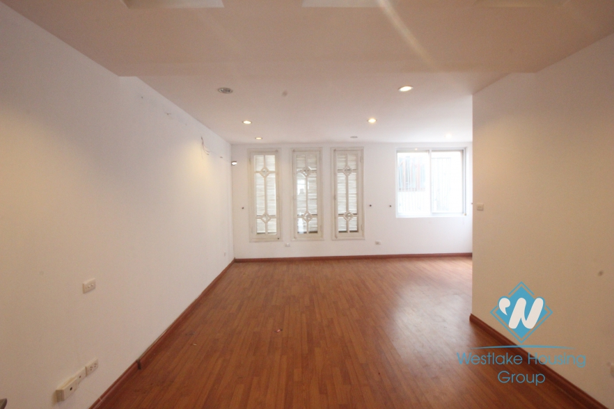 Large Office / House for lease in Ba Dinh district.