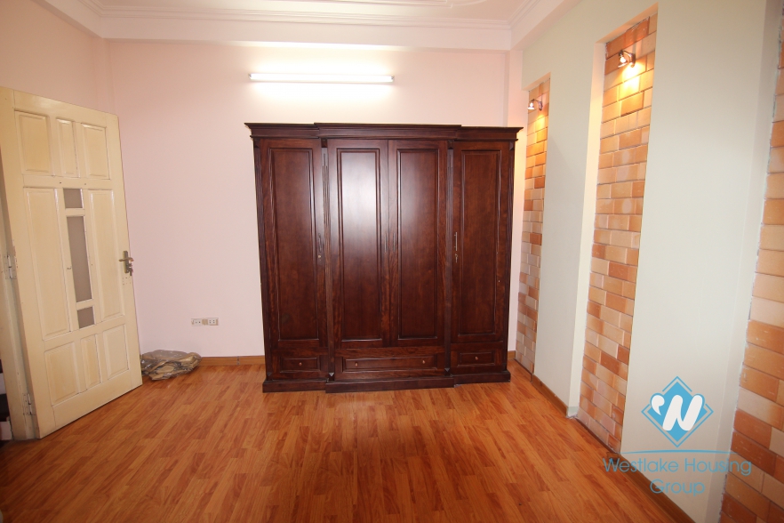 5 bedrooms house for rent in Ba Dinh district, Ha Noi