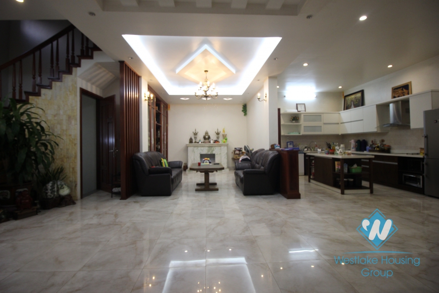 A beautiful villa for rent in Tay Ho good space and modern furnishing