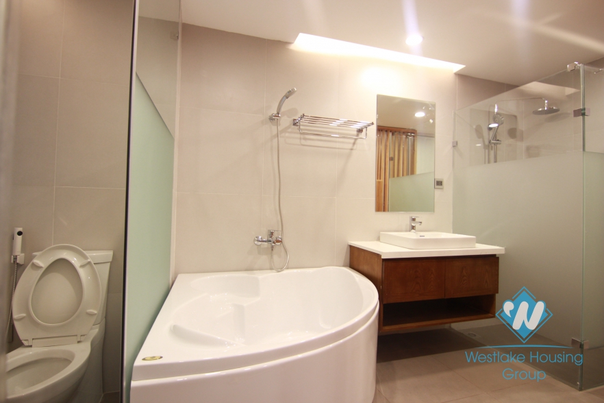 The 4-th floor apartment with beautiful lakeview in Tay Ho,Ha Noi