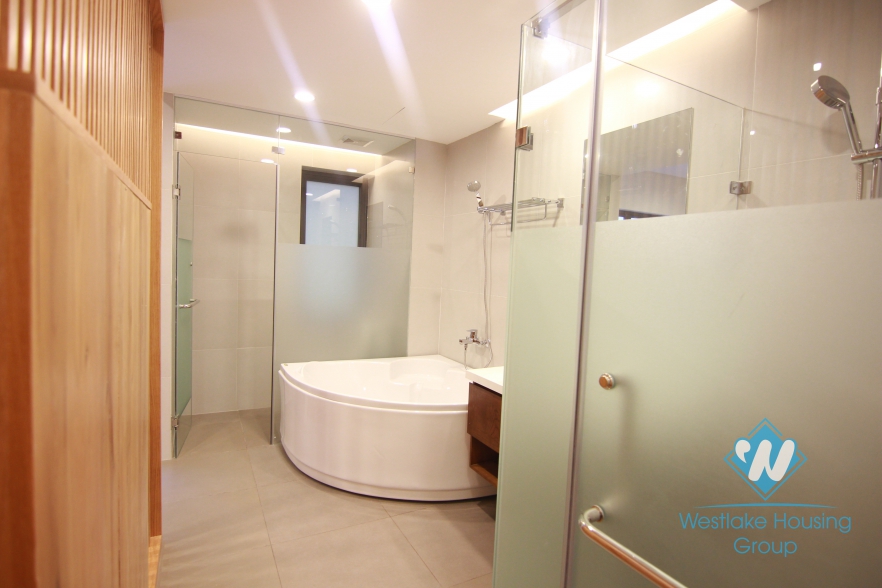 The 4-th floor apartment with beautiful lakeview in Tay Ho,Ha Noi