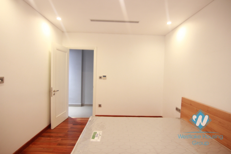 The 4-th floor apartment with beautiful lakeview in Tay Ho,Ha Noi