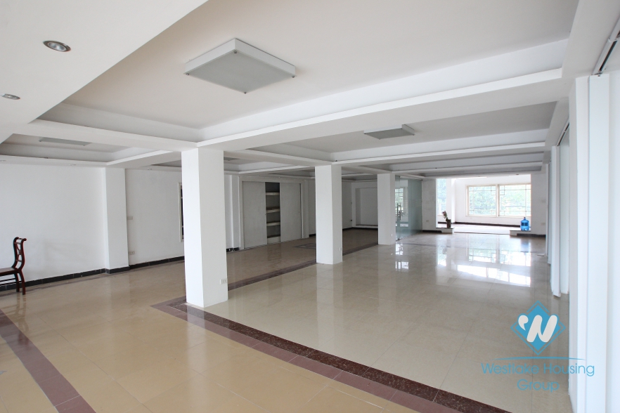 Large size office for rent in Au Co Street, Tay Ho, Ha Noi