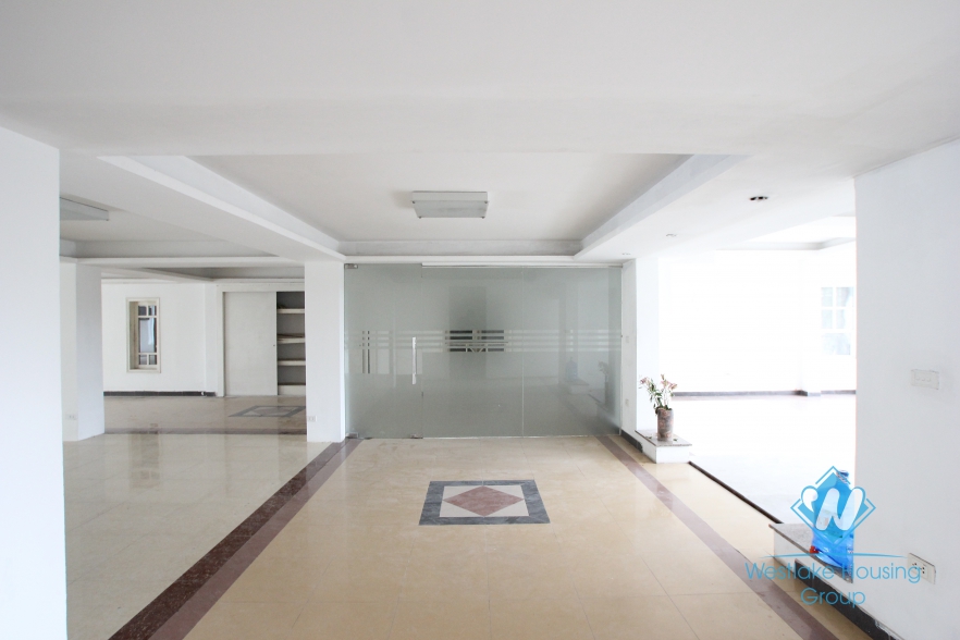 Large size office for rent in Au Co Street, Tay Ho, Ha Noi