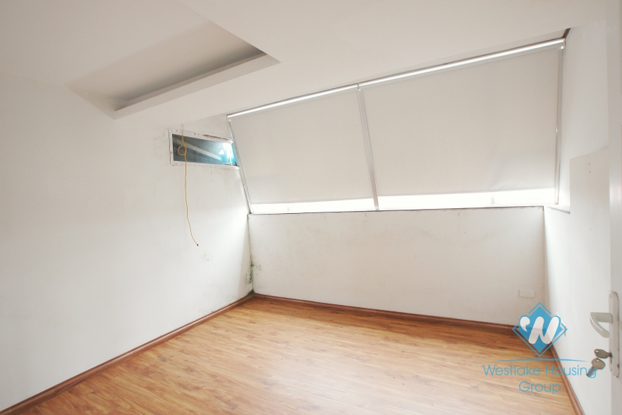 03 bedrooms apartment for rent in Tay Ho District, Ha Noi - Unfurnished