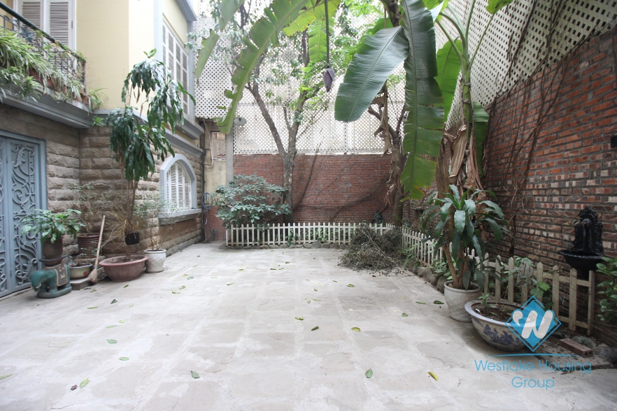 Beautiful house for rent in Hai Ba Trung district, closed Vincom Ba Trieu 