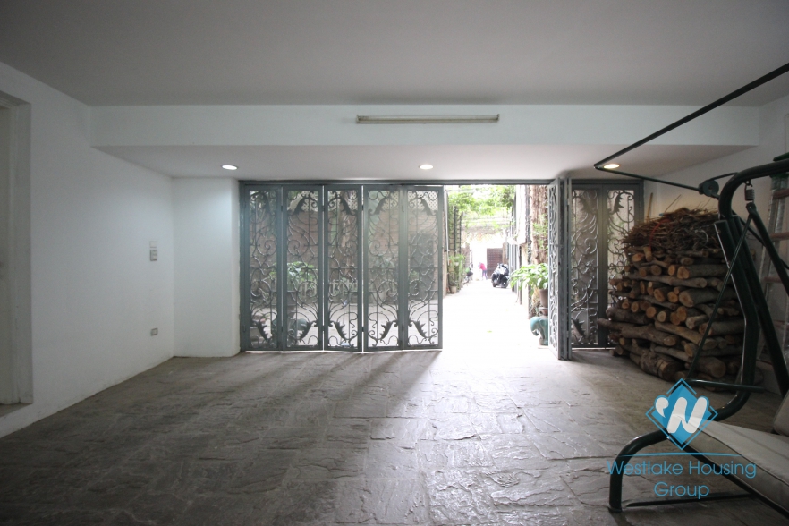 Beautiful house for rent in Hai Ba Trung district, closed Vincom Ba Trieu 