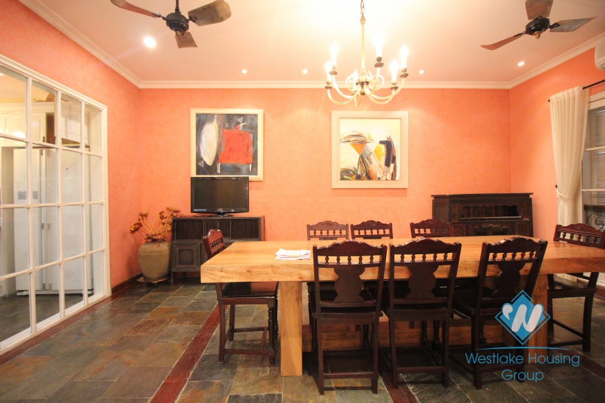 Beautiful house for rent in Hai Ba Trung district, closed Vincom Ba Trieu 