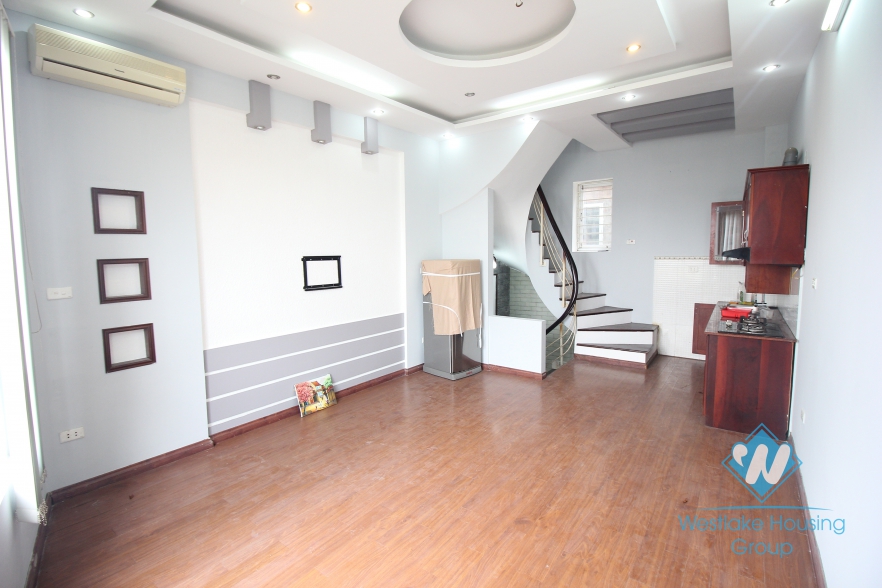 Small house face to the lake for rent  in Tay Ho Ha Noi