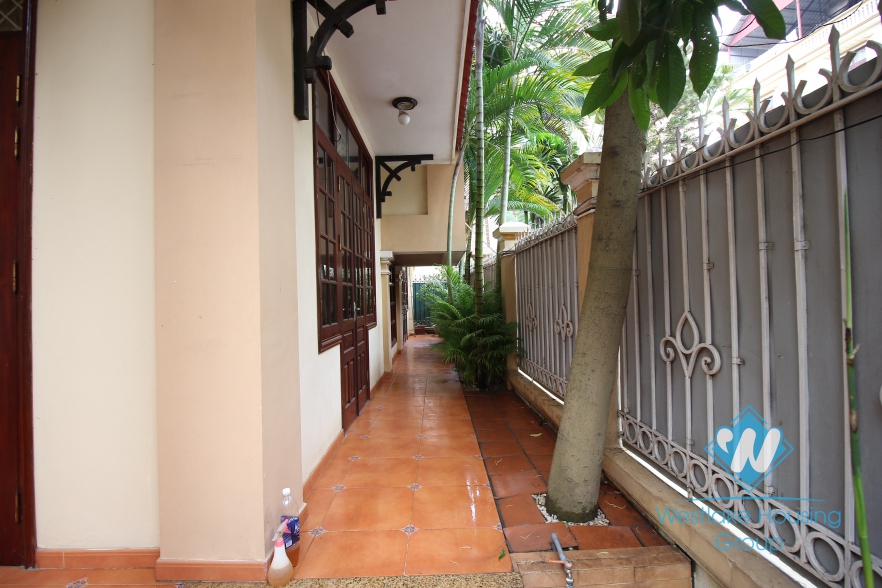 A chaming house with 6 bedrooms, for rent in Tay Ho area
