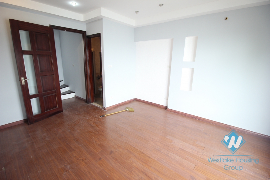 Small house face to the lake for rent  in Tay Ho Ha Noi