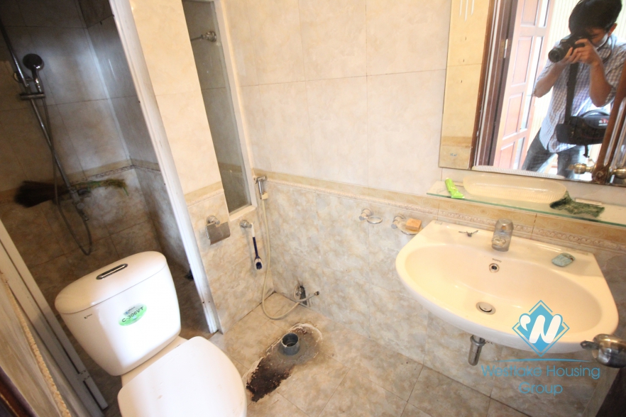 Small house face to the lake for rent  in Tay Ho Ha Noi