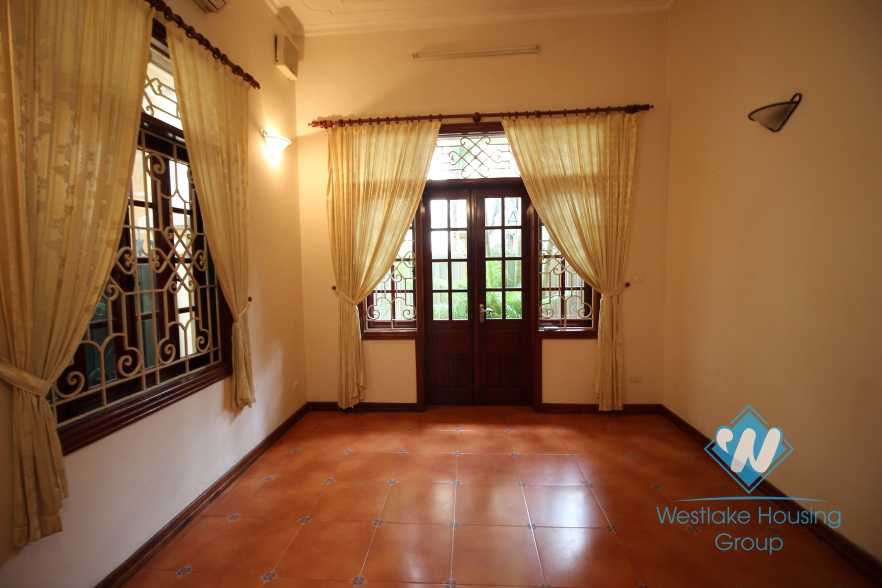A chaming house with 6 bedrooms, for rent in Tay Ho area