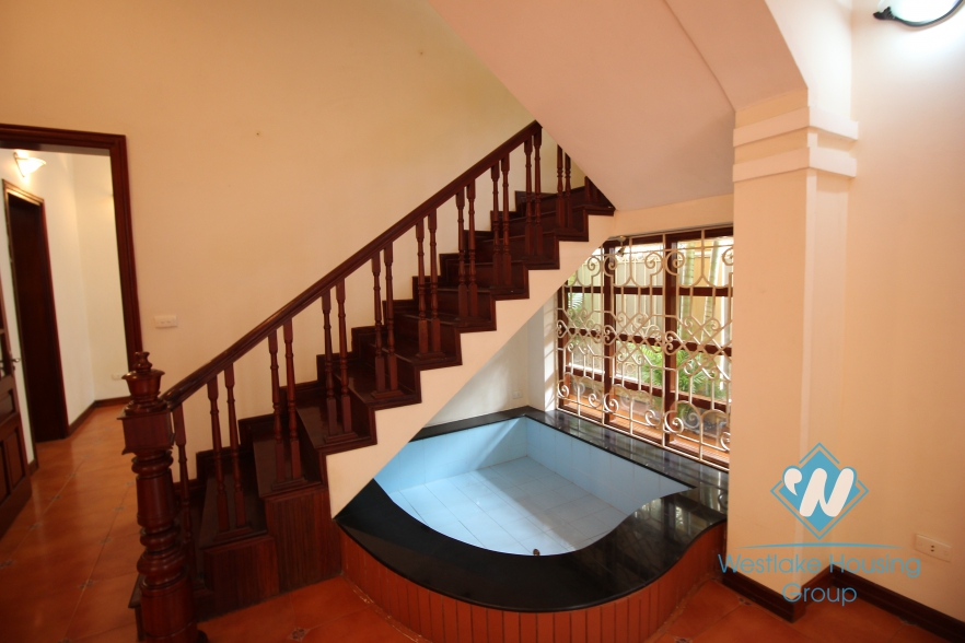 A chaming house with 6 bedrooms, for rent in Tay Ho area