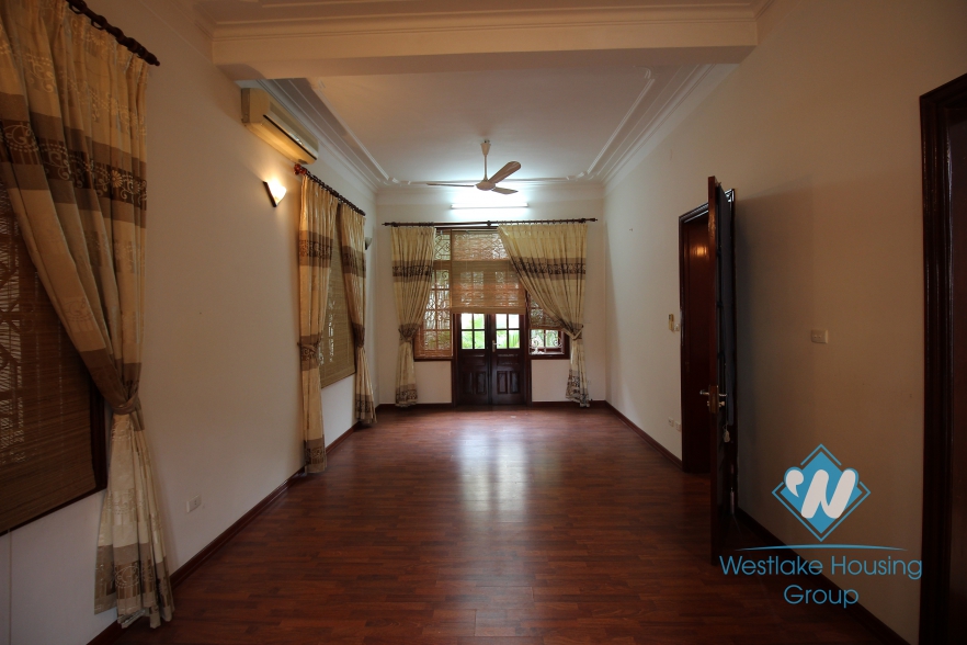 A chaming house with 6 bedrooms, for rent in Tay Ho area