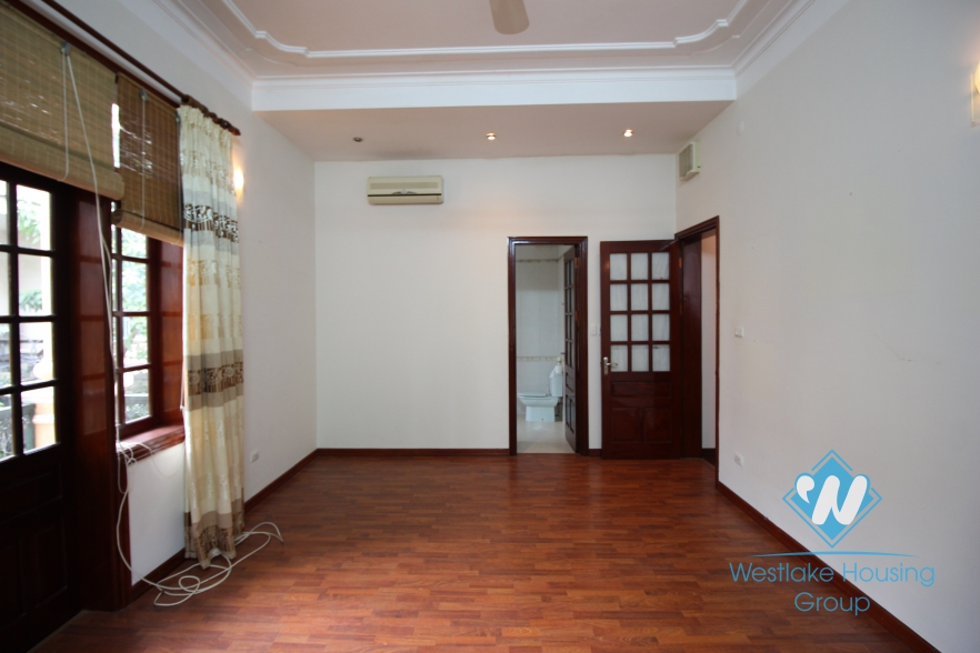 A chaming house with 6 bedrooms, for rent in Tay Ho area