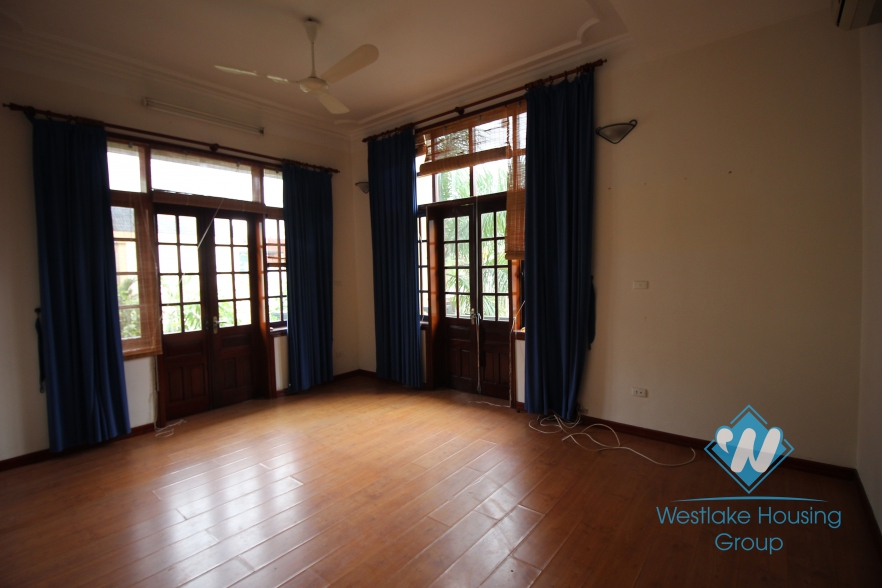 A chaming house with 6 bedrooms, for rent in Tay Ho area