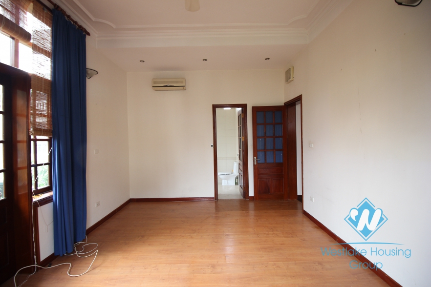 A chaming house with 6 bedrooms, for rent in Tay Ho area