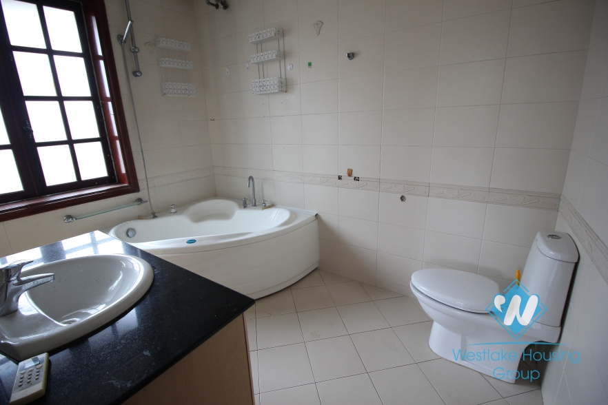 A chaming house with 6 bedrooms, for rent in Tay Ho area