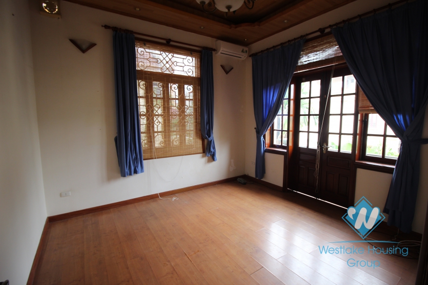 A chaming house with 6 bedrooms, for rent in Tay Ho area