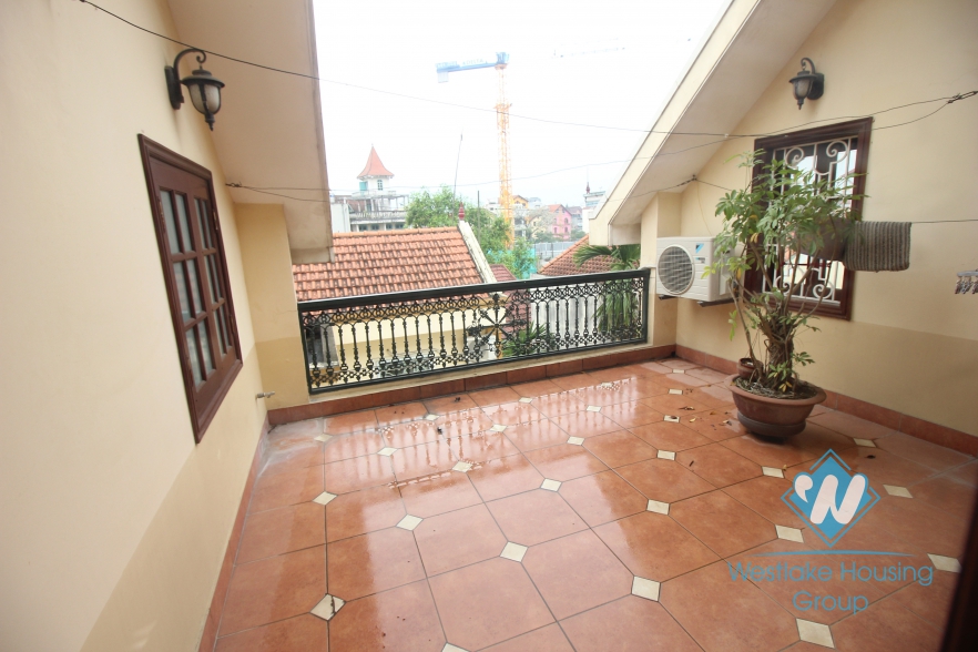 A chaming house with 6 bedrooms, for rent in Tay Ho area