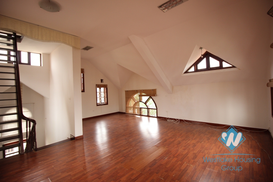 A chaming house with 6 bedrooms, for rent in Tay Ho area