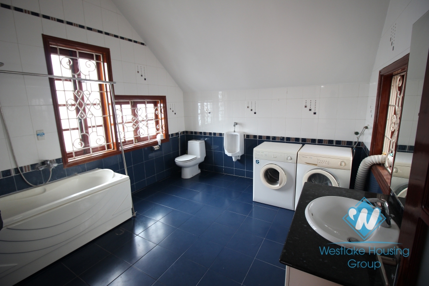 A chaming house with 6 bedrooms, for rent in Tay Ho area