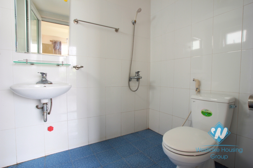 Beautiful and cheap apartment for rent in Xuan Dieu street, Tay ho, Hanoi