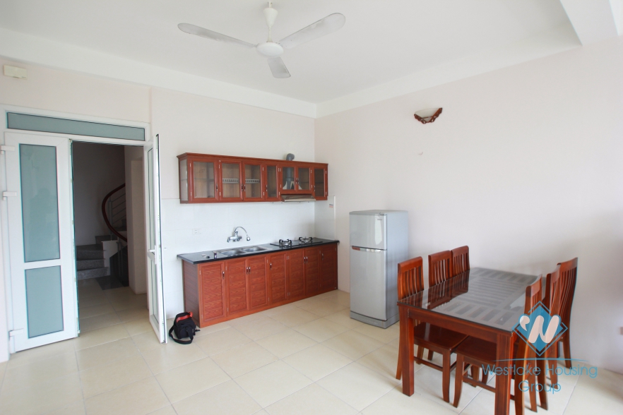 Beautiful and cheap apartment for rent in Xuan Dieu street, Tay ho, Hanoi