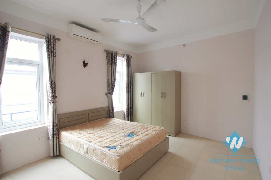 Beautiful and cheap apartment for rent in Xuan Dieu street, Tay ho, Hanoi
