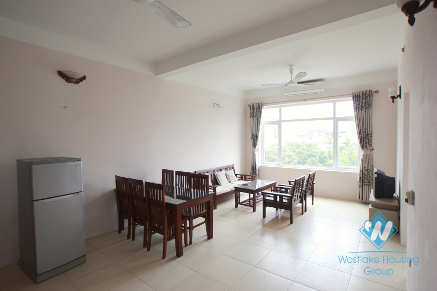 Beautiful and cheap apartment for rent in Xuan Dieu street, Tay ho, Hanoi