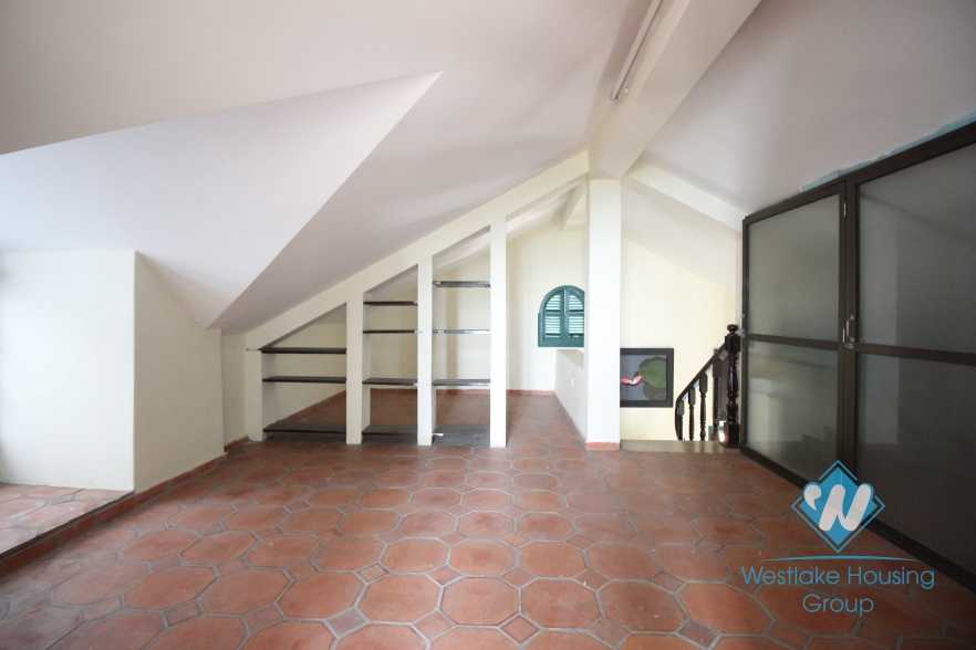 Charming villa for rent on the lakeside with lovely garden in Tay Ho, Hanoi