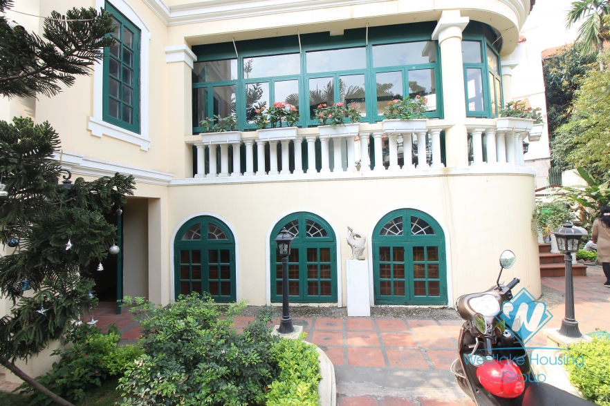 Charming villa for rent on the lakeside with lovely garden in Tay Ho, Hanoi