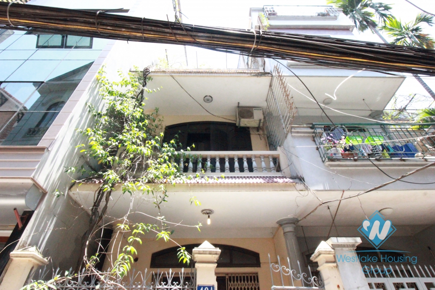 Cheap house with 03 bedrooms for rent in Xuan Dieu St, Tay Ho, Hanoi